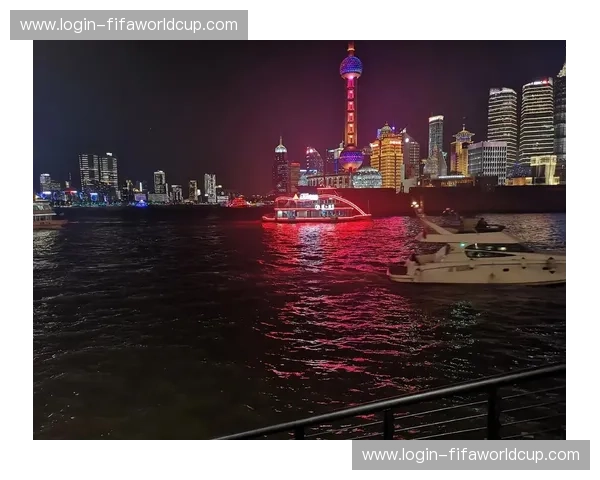 从休斯敦到黄浦江：当红色旋风撞击东方明珠，一场跨越万里的篮球破壁之旅